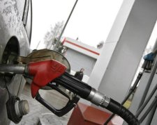 Цены на бензин продолжили "радовать" водителей
