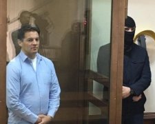 Цензура заборонила ув’язненому Сущенку листуватися з Порошенком