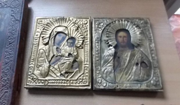 На границе поймали словака со старинными украинскими иконами (фото)