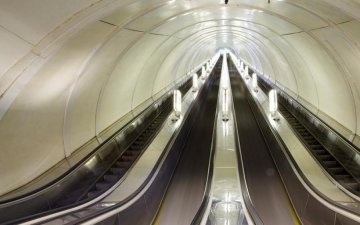 Нам не нужна коллекция детских ручек: киевское метро просит следить за детьми