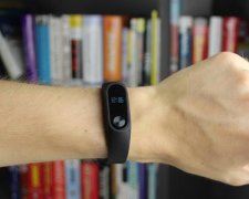 Крутіший за Xiaomi Mi Band 3: у мережу злили фото нового спортивного браслета