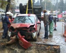 Перемога: багатостраждальний водій дочекався евакуації з ями