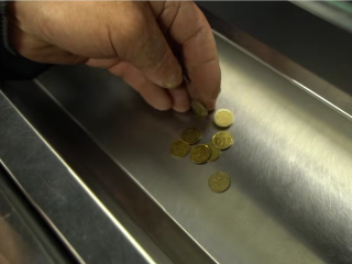 Монеты. Фото: скрин youtube