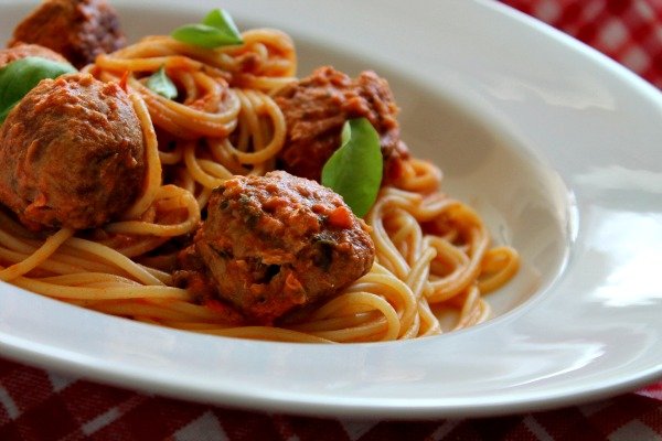 Спагетти с фрикадельками из тунца: простой рецепт на все случаи жизни