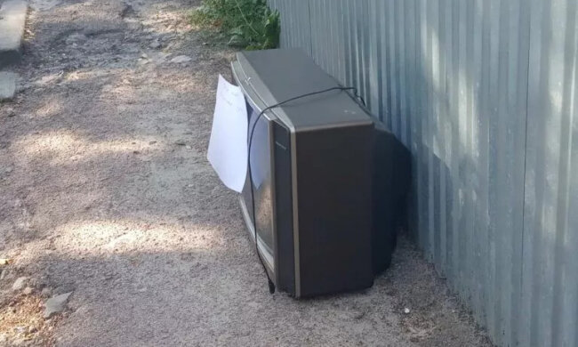 В Тернополе мужчина потерял пульт и выбросил телевизор на свалку - лень переключать каналы