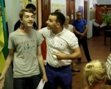 Провластный депутат "объявил войну" школьнику