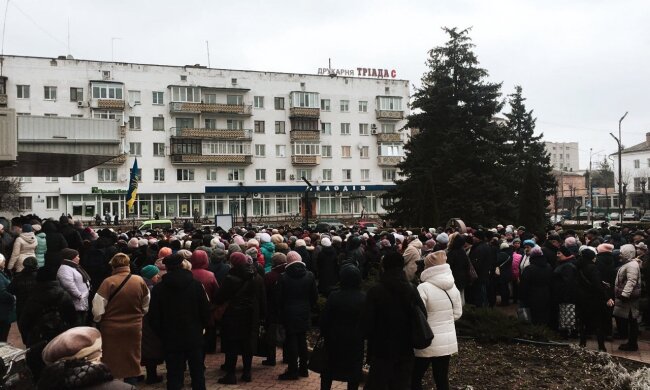 Пенсионеры Коростеня вышли на митинг / фото: Facebook