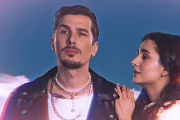 Позитив и Анна Тринчер, скриншот из клипа
