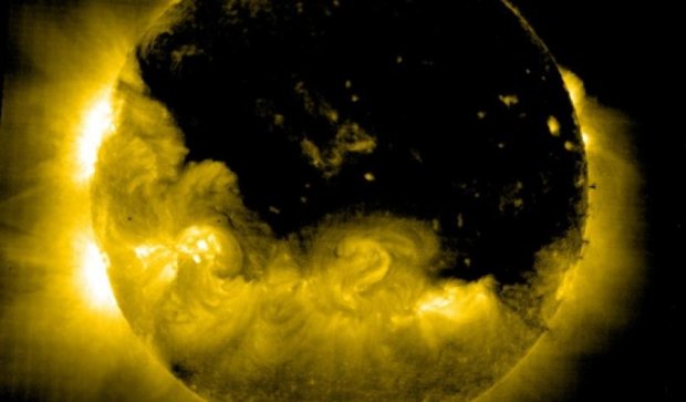 На Сонці утворюється гігантська діра (фото)