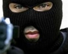 Невідомі у Львові напали на офісного охоронця і вкрали гроші