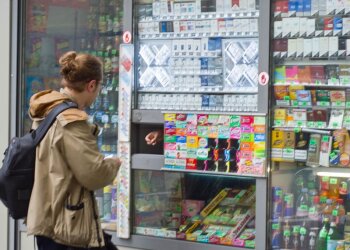 Сигаретный киоск, фото val