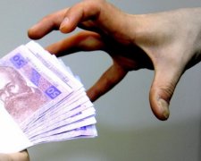 Працівниця банку на Львівщині привласнила 3,5 мільйонів гривень 