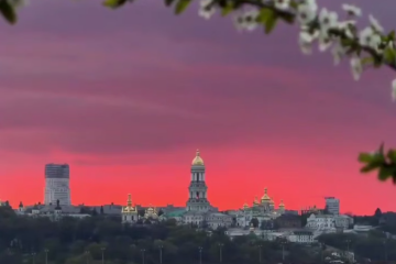 Церковь, закат, кадр из видео