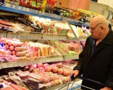 Улюблений продукт українцям може лише снитися, їсти ціни не дозволять