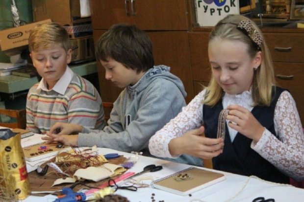 На Тернопільщині діти зі школи мистецтв створили дизайнерські зошити (фото)