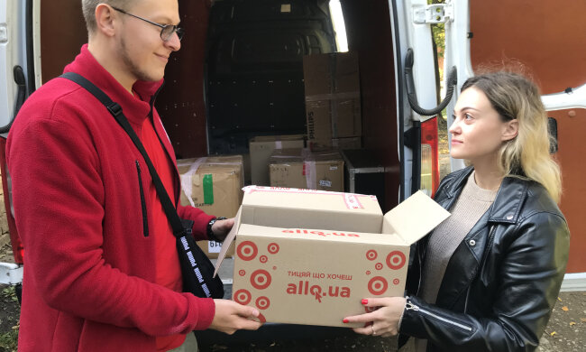 АЛЛО передает партию из 54 тысяч защитных масок Обществу Красного Креста в Днепре