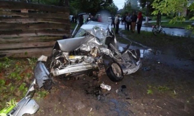 Смертельна ДТП: двоє загиблих, один постраждав