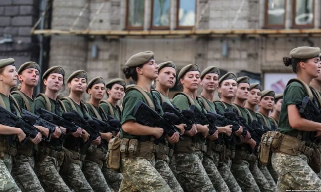 Харків'янки осідлають танки: уперше в історії, - ось вам і слабка стать
