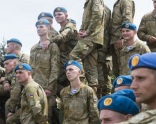 Українські десантники відпрацювали стрибки без парашутів (відео)