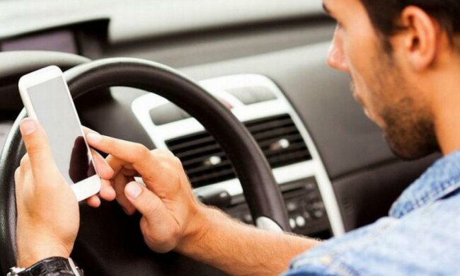 Водіїв відучать від небезпечної звички