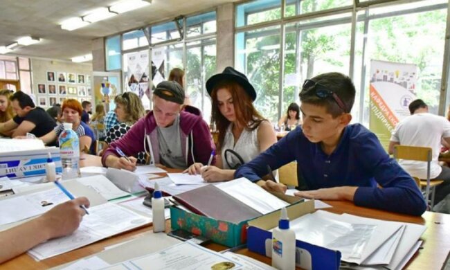 Вступительная кампания под угрозой срыва: что происходит
