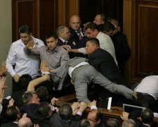 Встречают по одежке: депутаты не хотят, чтобы нищеброды попадали в Раду