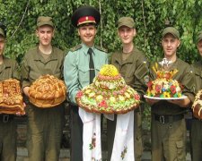 Харків'яни подарували Нацгвардії короваї (фото)