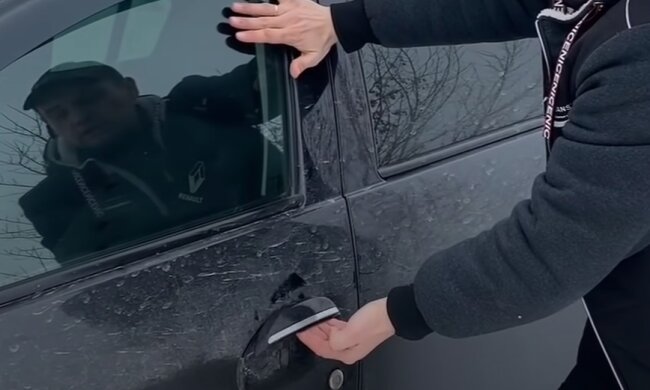 Заморожені двері, скріншот: Youtube