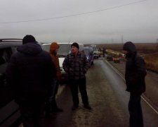 Боевики "ДНР" придумали, как сделать автолюбителей "счастливыми"