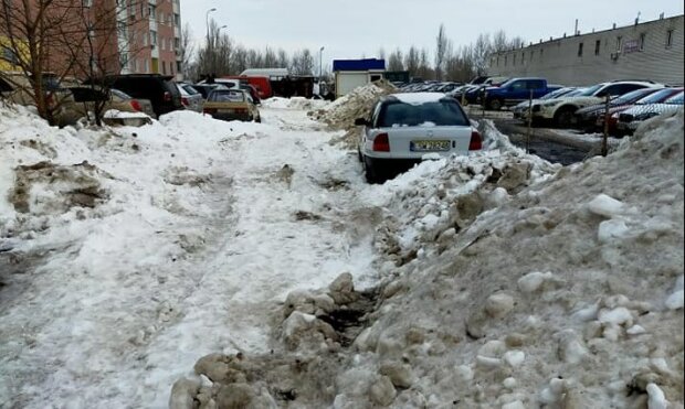 Киевлянам показали чудеса уборки на платных парковках, подкинь "бедным": это Троещина, детка