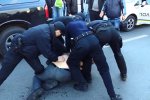 Розгулював по вулицях із закривавленими ножами: посеред Києва "м'ясник" влаштував нещадну бійню