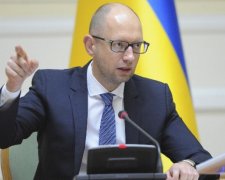 Яценюк хоче позбавити диппаспортів деяких народних депутатів