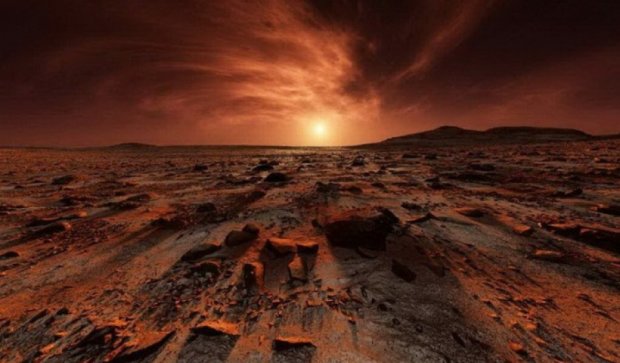 Уфологи ломают голову над  "женщиной в плаще" на Марсе