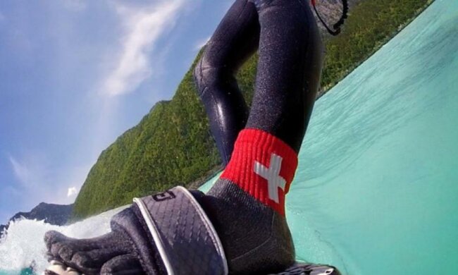 Швейцарці створили «зносостійкі» шкарпетки, здатні замінити взуття (відео)