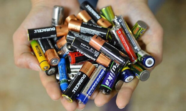 Батарейки, фото з вільних джерел