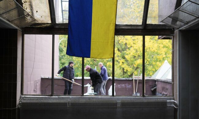 Пошкоджений корпус КНУБА після нічної атаки дронів