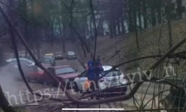 Комунальники, фото: скріншот з відео