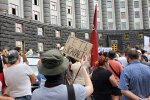Під вікна до Зеленського знесли унітази та вимоги, українці на межі - "Ні міністру з липовим дипломом!"