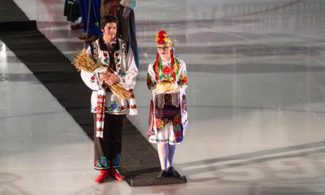 Украинская ночь: канадские хоккеисты вышли на лед в вышиванках