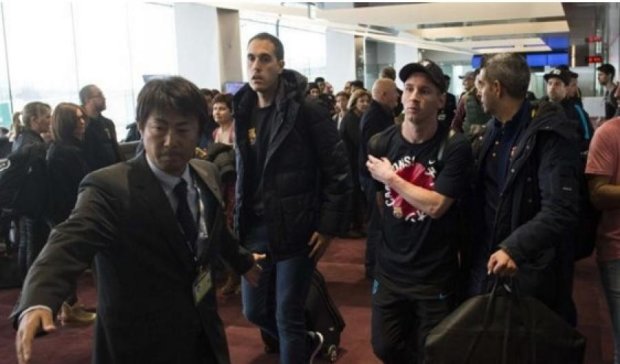 Месси оплевали в токийском аэропорту