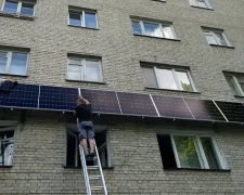 Сонячна панель на балконі