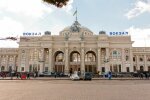 Здание железнодорожного вокзала Одесса-Главная, где подготовили залы с буржуйками и укрытие с кассой