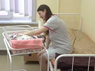 Допомога на дитину. Фото: скрін youtube