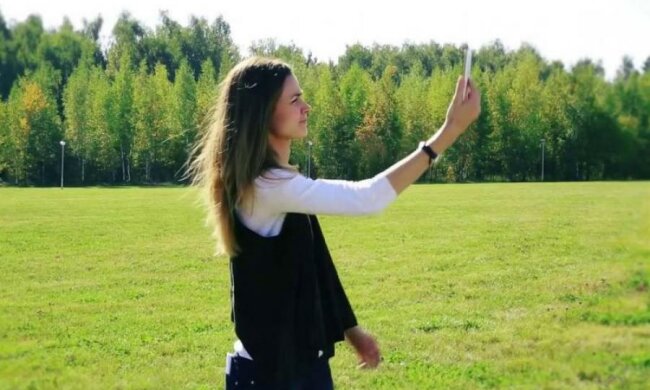 Стало известно, почему не стоит ловить мобильную связь над головой