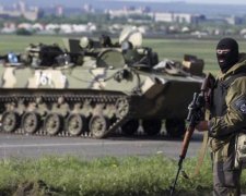 Украинские бойцы схватили любопытного российского "туриста" за съемку техники