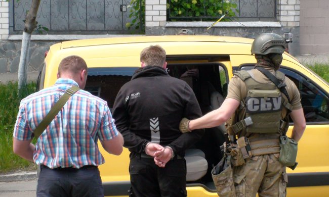 Переслідування та люстрація: синові голови СБУ "відпустили" майданні гріхи