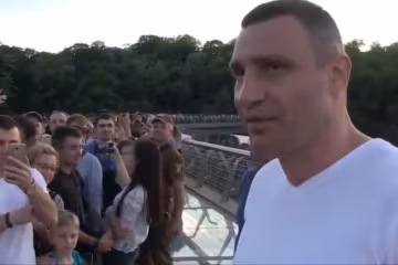 Кличко "пошастав" по ресторану і показав киянам майстер-клас з підкату - "Такі красиві дівчата"
