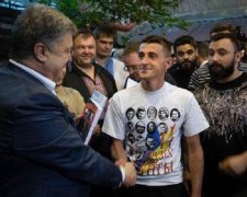 Фотосесія Порошенка з ветеранами обурила соцмережі