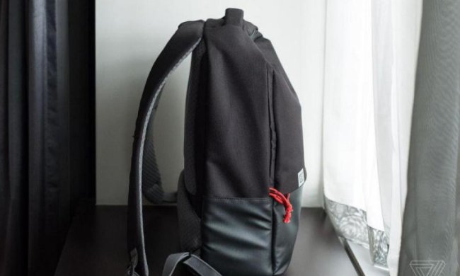 Смартфон схрестили з рюкзаком, і ось що вийшло