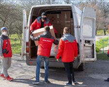 Передача медобладнання в Полтавську обласну інфекційну лікарню. Фото: прес-служба